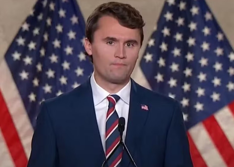 NÃO RESISTIU: Charlie Kirk morre após ser baleado no pescoço, diz Trump