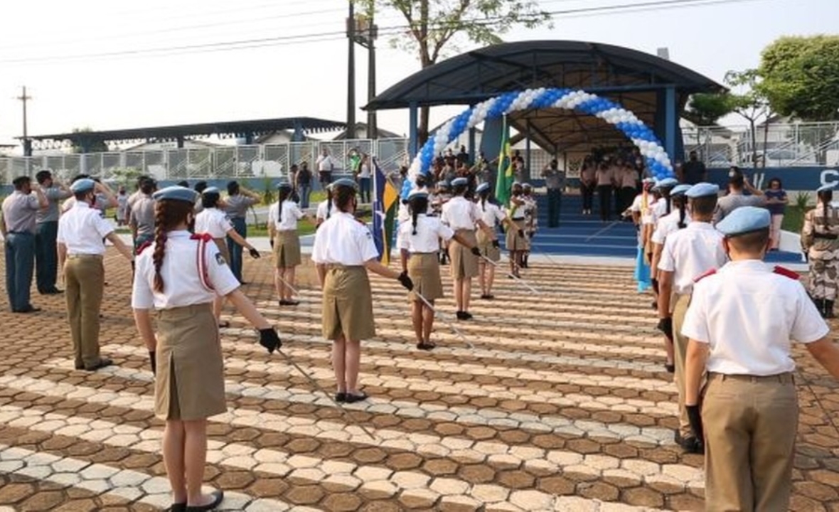 MUITAS CONTESTAÇÕES: Justiça suspende regras cívico-militares e decisão pode virar precedente