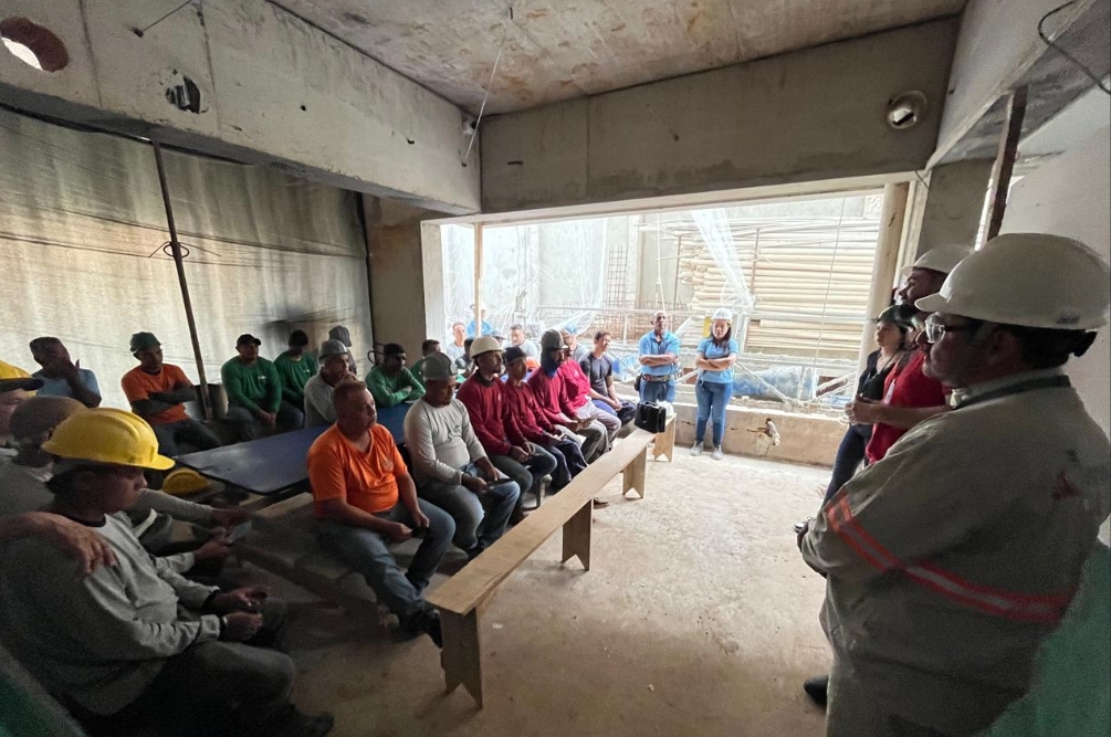 CAPACITAÇÃO: Energisa leva orientações de segurança a trabalhadores da construção civil