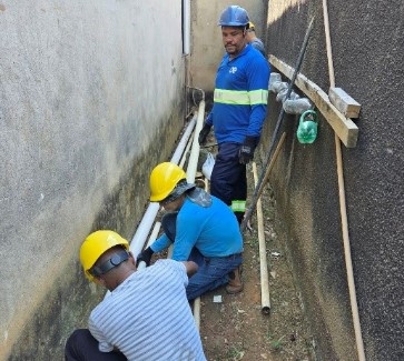 CAPACITAÇÃO: Alunos do SENAI realizam ligação de água e esgoto em moradia de Ariquemes