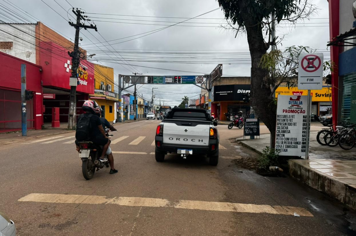 EDIMILSON DOURADO: Vereador solicita implantação de 'direita livre' na Campos Sales com Jatuarana