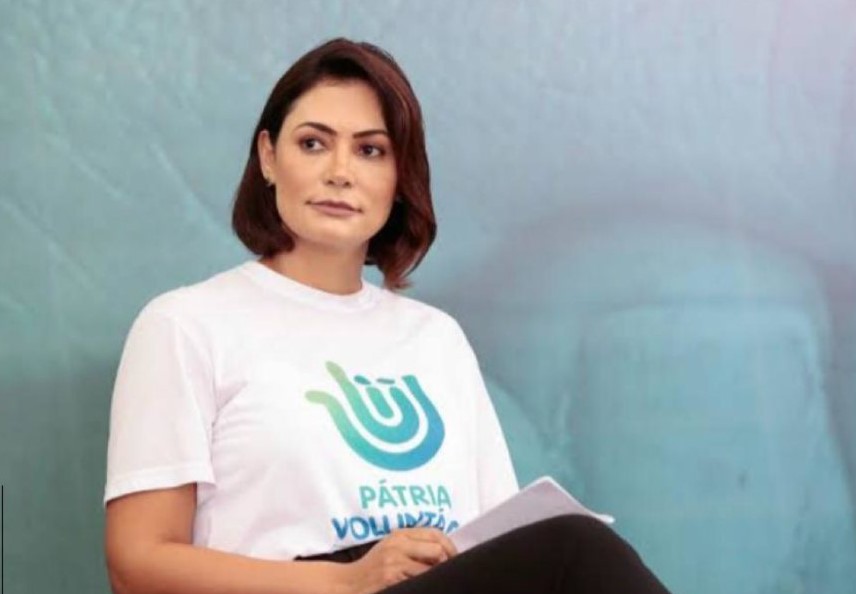 BRIGA COMERCIAL: Michelle disputa com empresários registro da marca 'Bolsonaro mito'