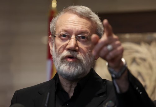 CONFLITO: Chefe de Segurança do Irã diz que não haverá negociação com Trump