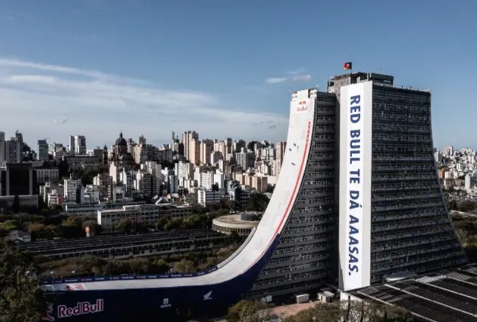 RECORDE MUNDIAL: Skatista brasileiro desceu rampa de 70 metros, confira vídeo