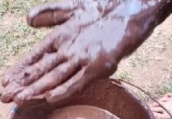 CHUPINGUAIA: Moradora denuncia qualidade da água e desabafa: 'nosso distrito está abandonado'