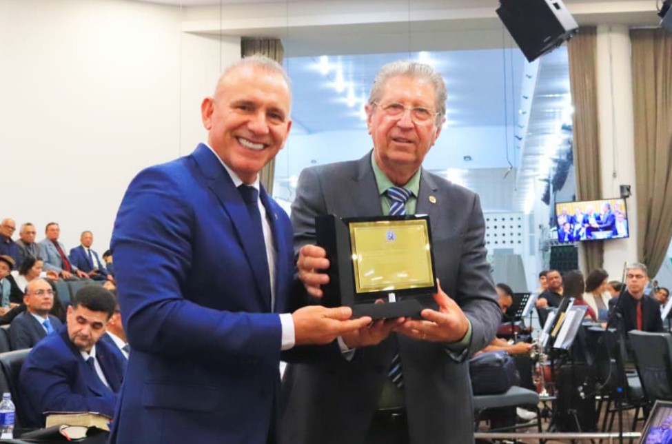 EZEQUIEL NEIVA: Deputado homenageia 104 anos da Assembleia de Deus com voto de louvor