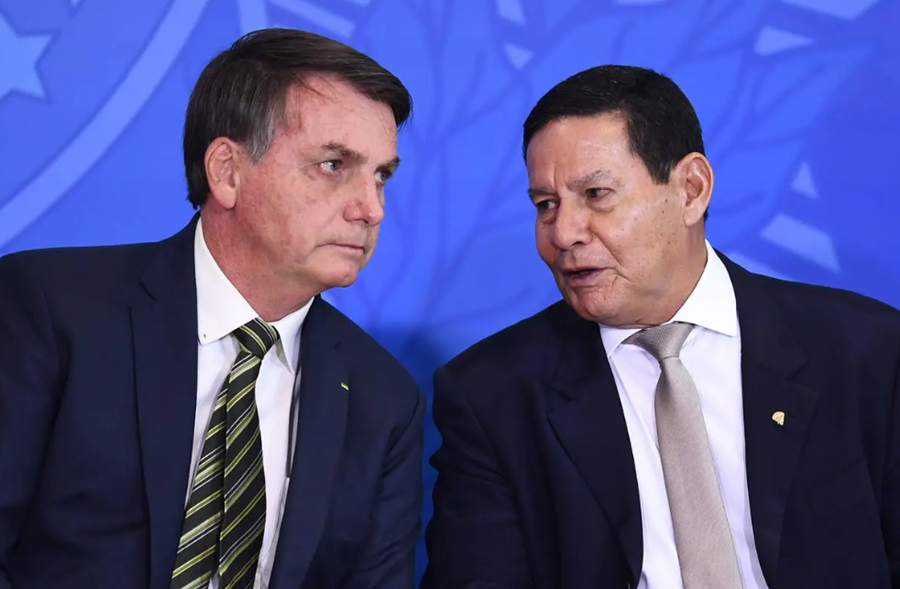 EM FRENTE: Mourão diz que Bolsonaro tem que passar faixa a Lula e condena manifestações