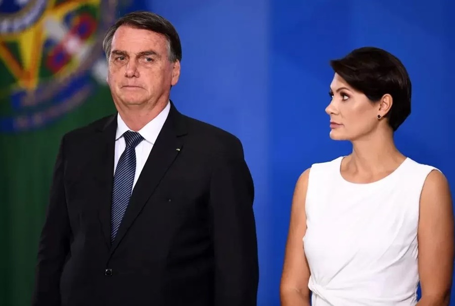 CRISE: Michelle Bolsonaro deixa de seguir Jair Bolsonaro nas redes sociais