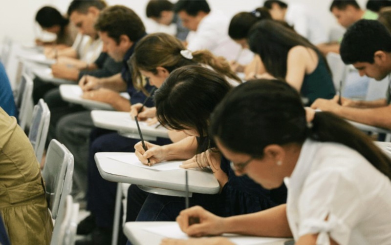 CHANCES: Estado anuncia concursos públicos em várias áreas oferecendo 2.297 vagas