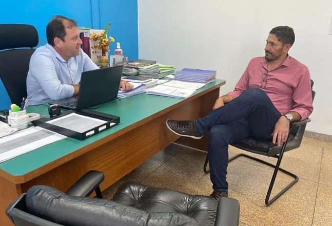 CASCALHAMENTO: Rua Cacheira das Araras recebe serviços a pedido de Márcio Pacele