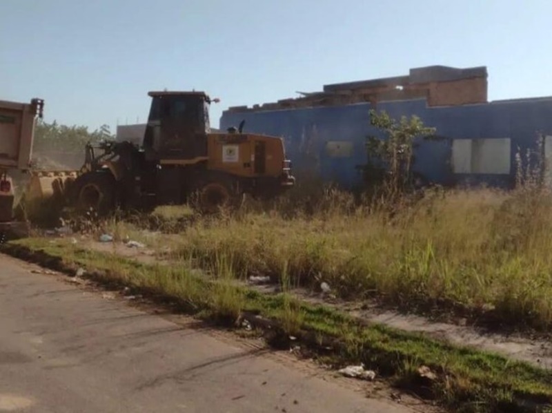 SERVIÇOS: Semusb atende pedido de Márcio Pacele e realiza limpeza no Bairro Flamboyant