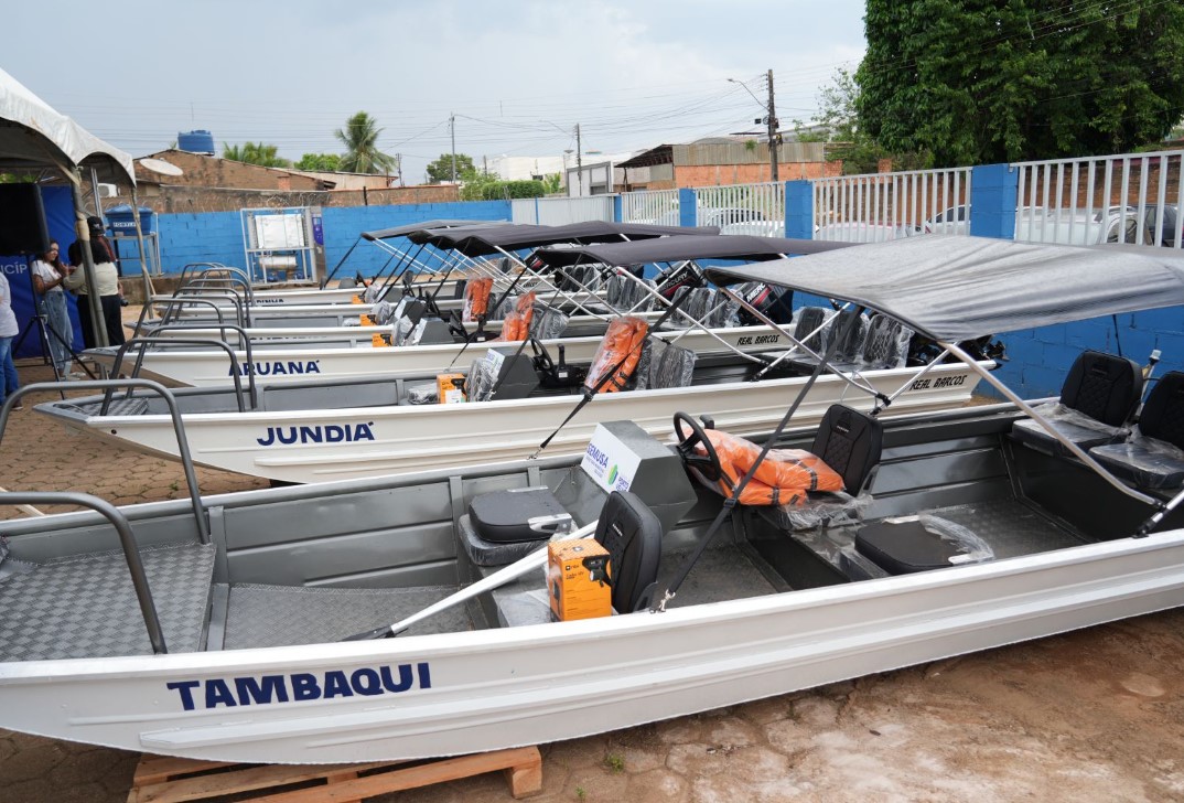 INVESTIMENTO: Prefeitura entrega seis novas voadeiras para comunidades ribeirinhas