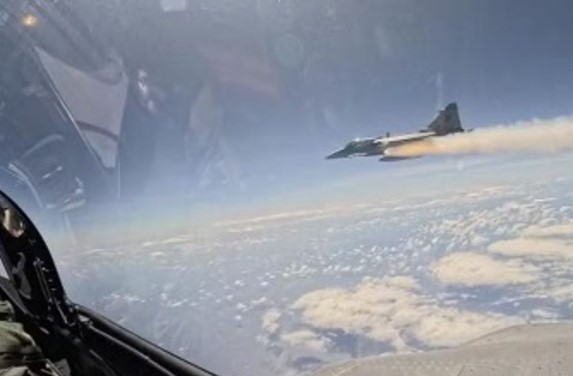 PODER AÉREO: FAB realiza primeiro lançamento do míssil Meteor