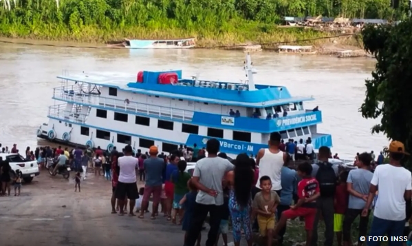 ECONOMIA: INSS usa barcos para orientar aposentados da Amazônia sobre descontos