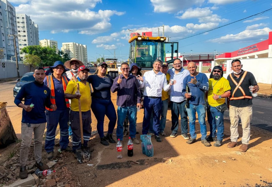 ZÉ PAROCA: Vereador acompanha asfaltamento da terceira via na rua Tiradentes