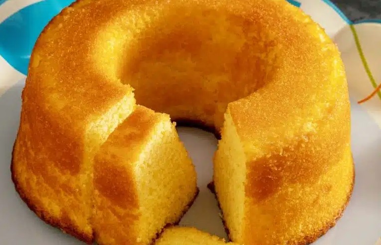 PRÁTICO: Aprenda a fazer um delicioso bolo pão de ló de liquidificador