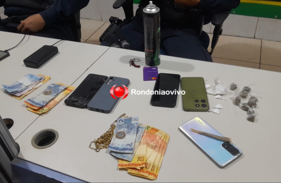 FLAGRANTE: Acusados de tráfico na área de restaurante são presos pela PM