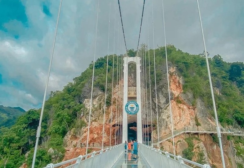 CORAGEM: Vietnã possui a maior ponte de vidro do mundo
