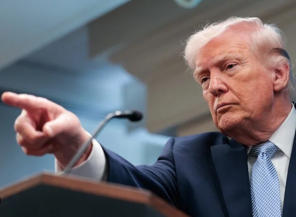 FARISEU: Brigando com o Papa, Trump posta nova imagem de IA com Jesus