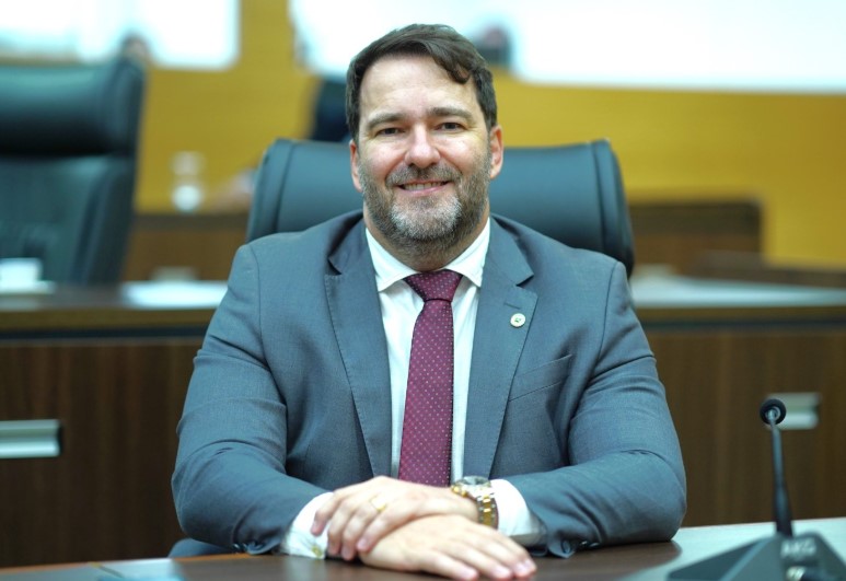 ALEX REDANO: Deputado solicita equipamentos agrícolas para pequenos produtores