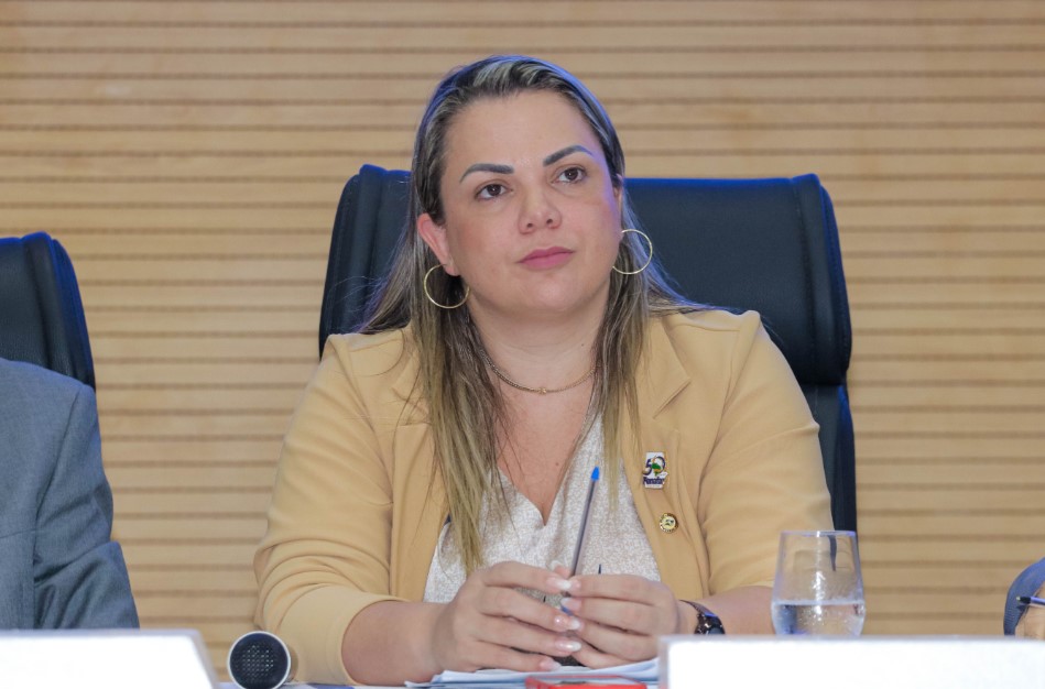 CLÁUDIA DE JESUS: Deputada indica mutirões de cirurgias oftalmológicas para as sete regionais de RO