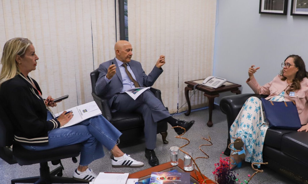 CONFÚCIO MOURA: Senador busca soluções para revisão do decreto da Floresta B, reserva legal e APP