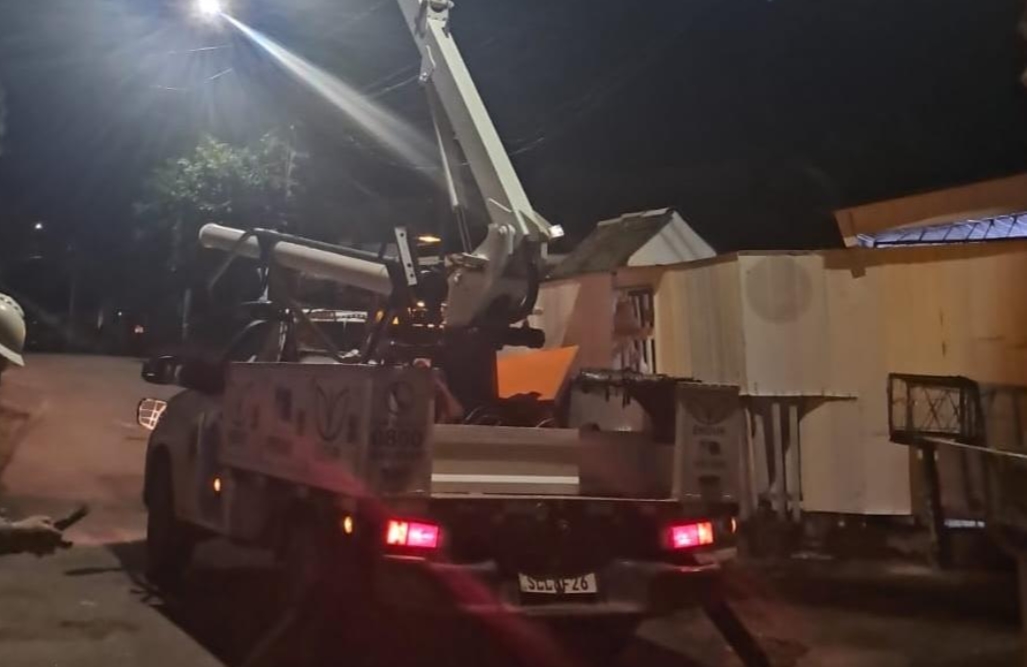 JÚNIOR QUEIROZ: Vereador atende demanda da população e garante iluminação em ponte entre bairros