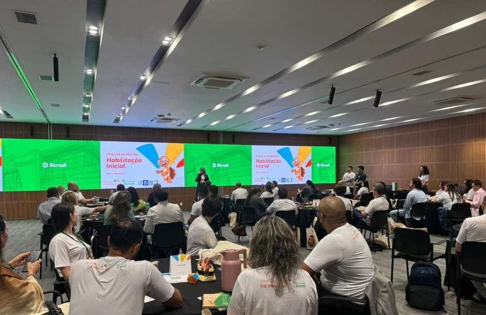 FINANÇAS NA MOCHILA: Sicredi e Seduc formam profissionais para levar educação financeira às escolas