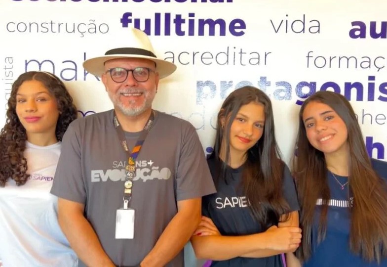 OLIMPÍADA NACIONAL DE HISTÓRIA: Professor e Alunas do Colégio Sapiens vencem etapa Estadual