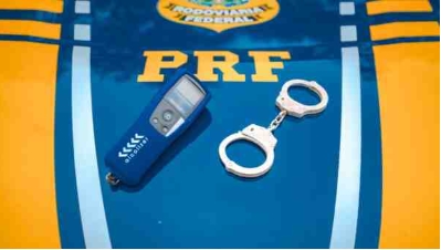 APÓS PERSEGUIÇÃO: Motorista bêbado e passageiro são presos com pistola na BR-364