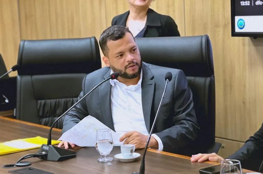 EDEVALDO NEVES: Deputado questiona disponibilidade de professores auxiliares