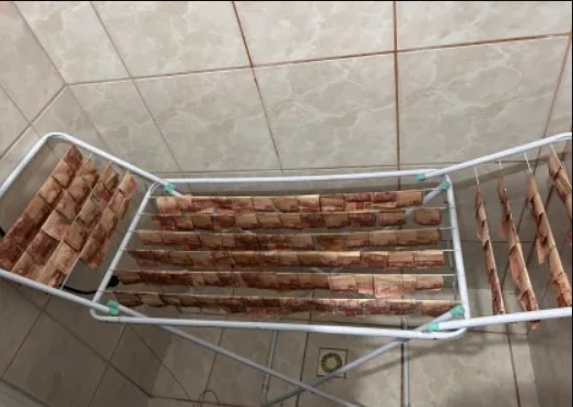 AO PÉ DA LETRA: Polícia acha dinheiro em varal durante ação contra lavagem de dinheiro