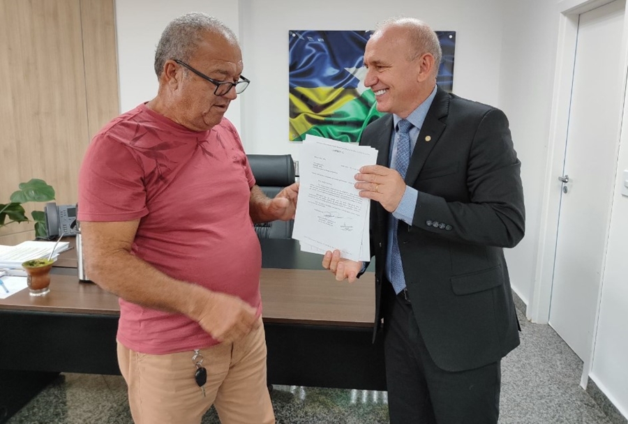 EZEQUIEL NEIVA: Deputado assegura recurso para compra de ambulância a Vista Alegre do Abunã