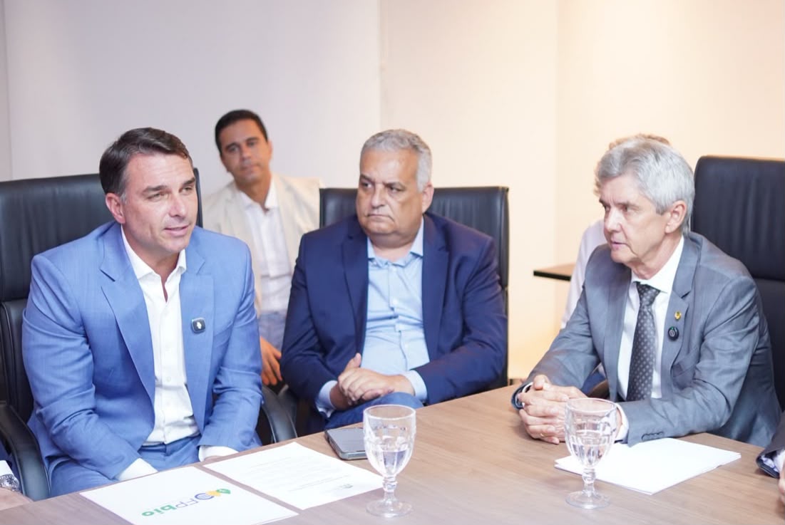 JAIME BAGATTOLI : Flávio Bolsonaro se reúne com senador e FPA para discutir setor produtivo