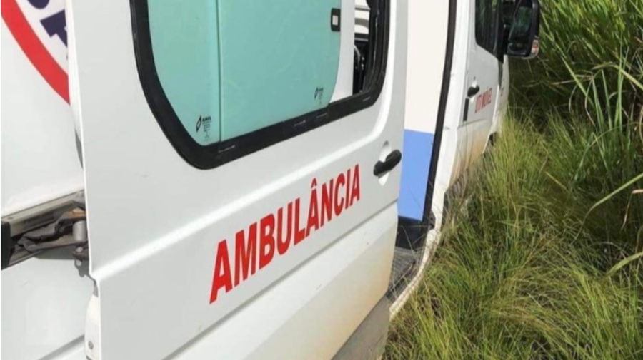 ACIDENTE: Ambulância que levava ex-vereadora para a capital bate em capivara