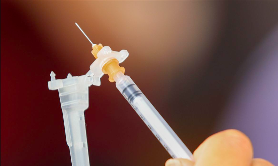 AÇÕES: Cobertura vacinal e redução de filas na saúde são desafios do governo