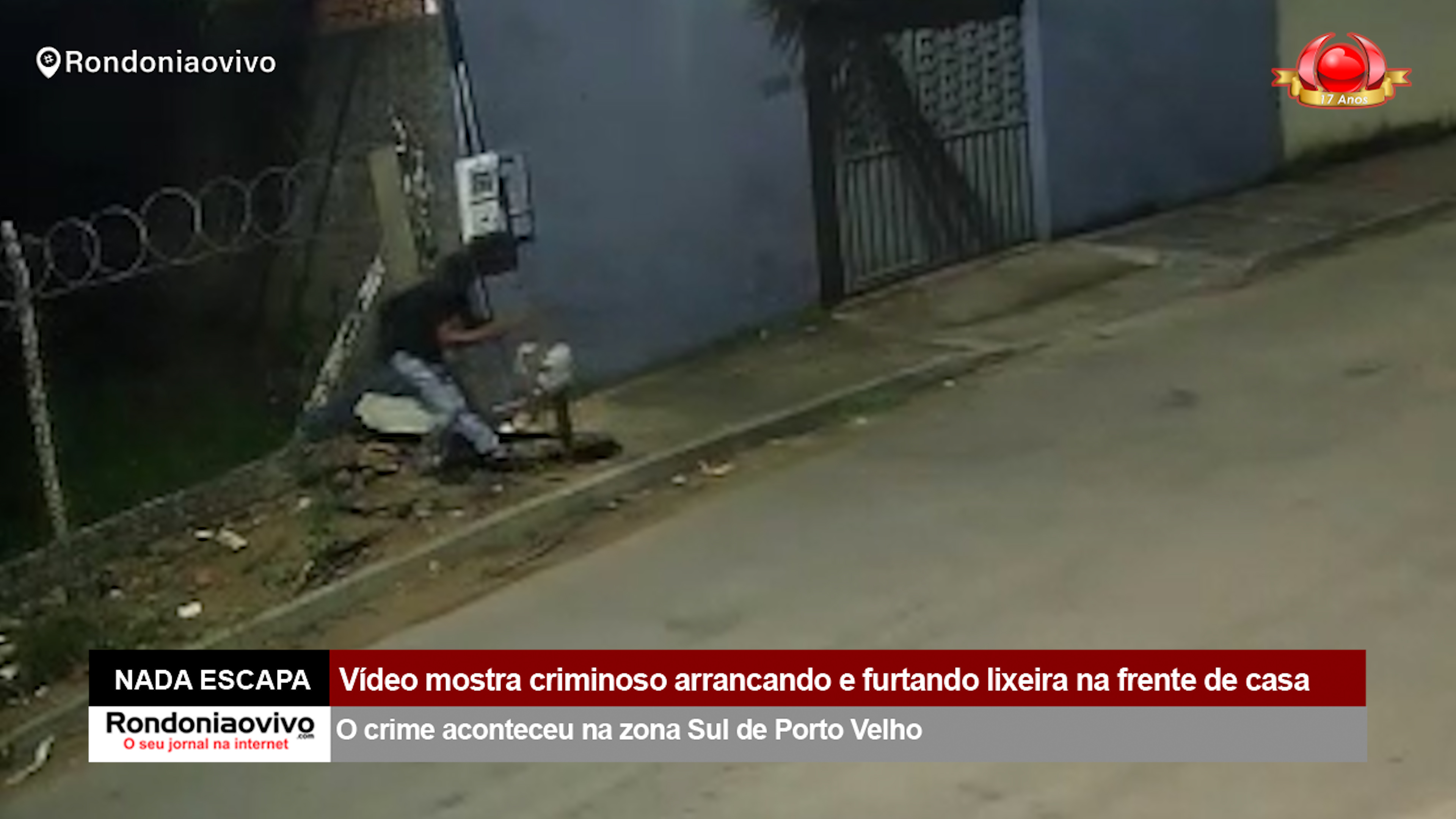 NADA ESCAPA: Vídeo mostra criminoso arrancando e furtando lixeira na frente de casa