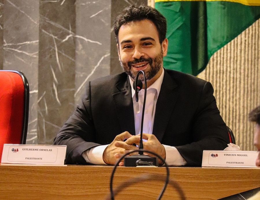 ESCOLA: Vinicius Miguel assina carta compromisso pelo direito à educação