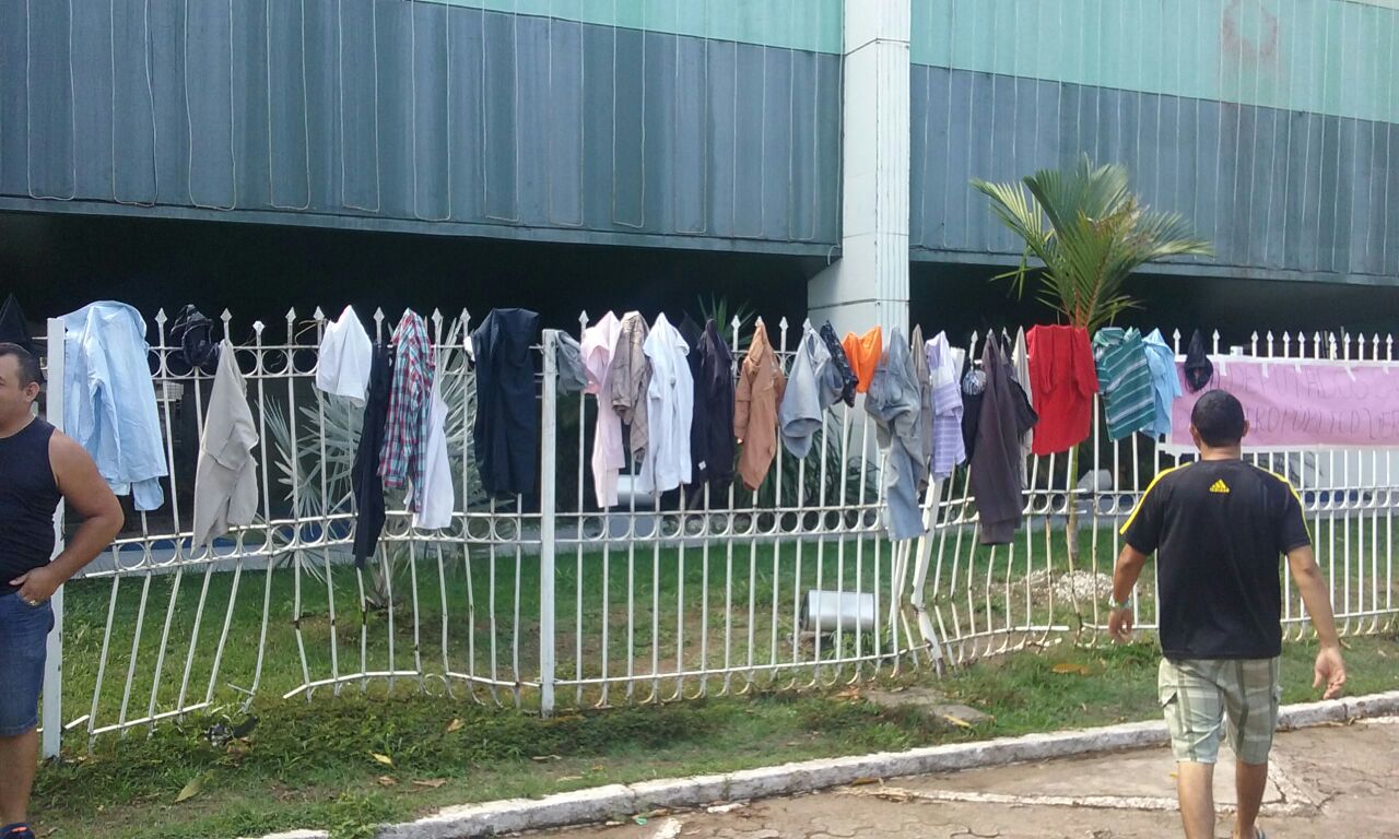 Deputado diz que auxílio paletó de R$ 25 mil no Amapá é para ‘vestuário condigno’