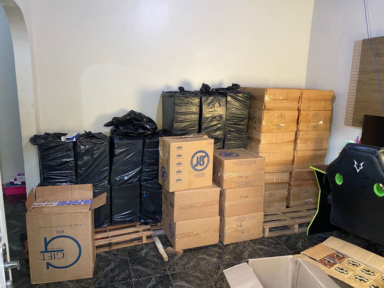 AUDAX: PF deflagra operação e prende homem por contrabando de cigarros em RO