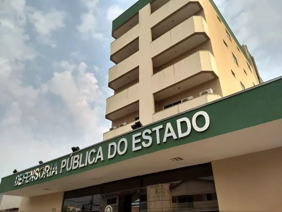VIGILANTE ATENTO: Criminoso é recebido a tiros ao invadir prédio da Defensoria Pública