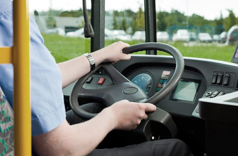 BANDIDAGEM: Assaltantes invadem ônibus e cometem roubo em Porto Velho