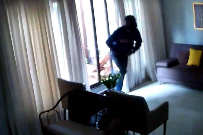 MAIS UM ROUBO: Família é mantida refém, obrigada fazer pix e ladrões fogem com carro