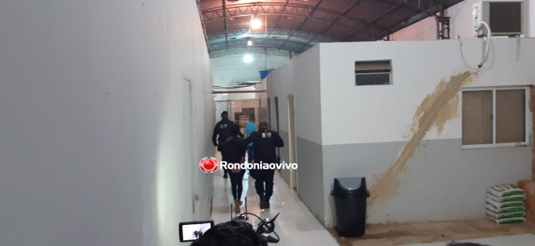 ARMADO: Casal sai do Orgulho do Madeira para fazer roubos e se depara com a PM