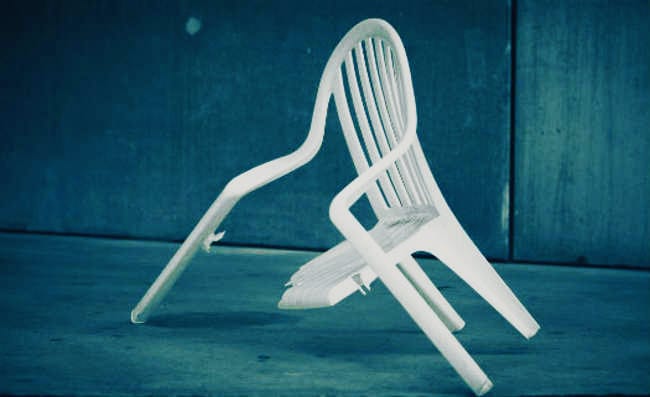 ESPANCADO: Homem tenta vender cadeira que achou em lixo e leva surra de mototaxista