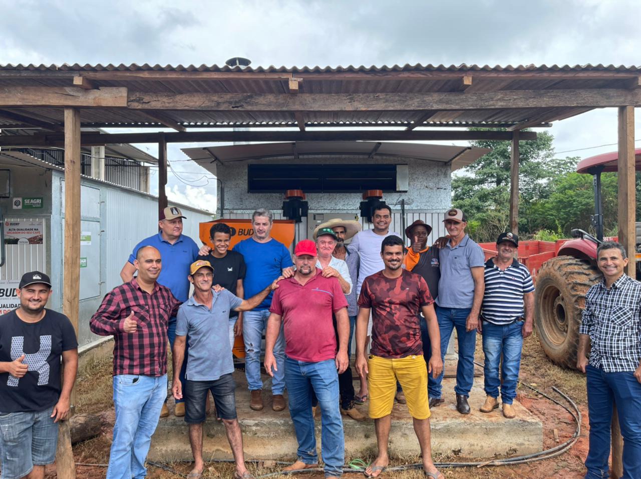 RECURSOS: Expedito Netto entrega quatro secadores de café estático