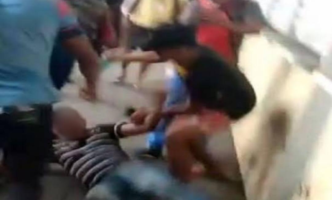 LEVOU PORRADA: População surra homem que tentou praticar assalto