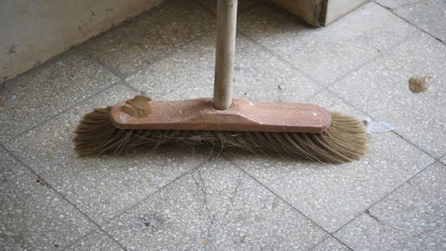 VASSOURADA: Filho agride a própria mãe e destrói tudo dentro de residência