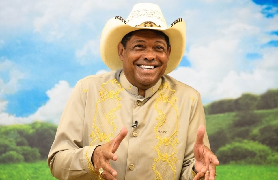 ABENÇOADO: Valdemiro Santiago recebe medalha da Assembleia Legislativa de RO