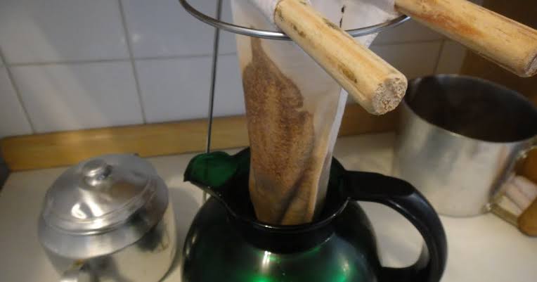 SE REVOLTOU: Vigilante espanca mulher que jogou café quente em seu rosto